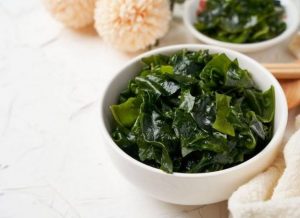What Does Seaweed Taste Like? – Mess Makes Food