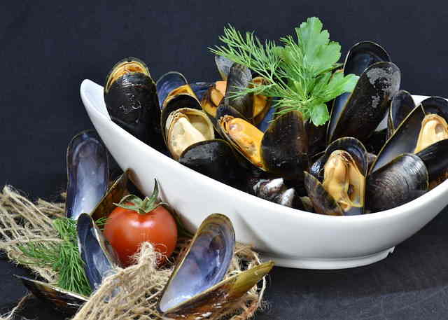 what does a mussel taste like