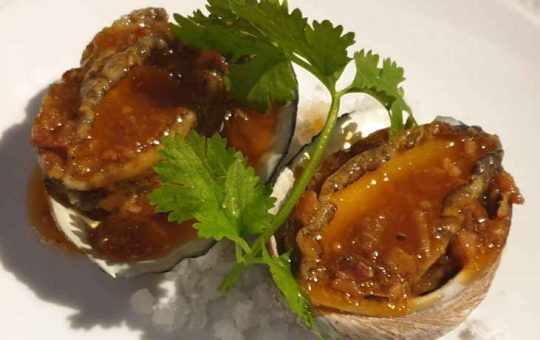 what does abalone taste like